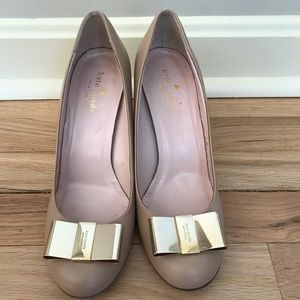 Kate Spade nude wedge with gold bow